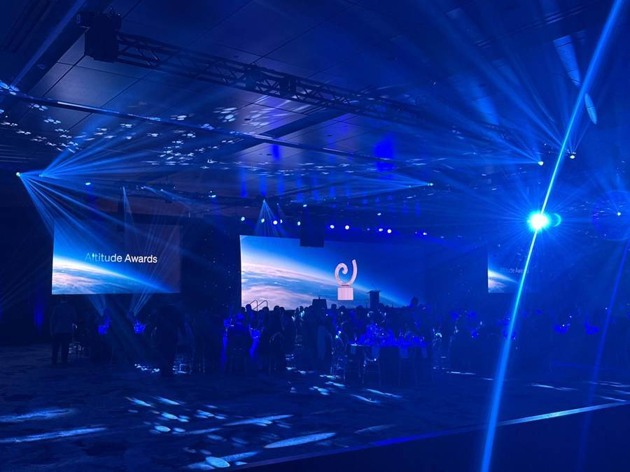 Awards gala with beam lighting and three-screen LED